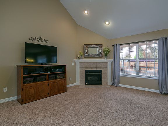 5th image of 700 Colley St