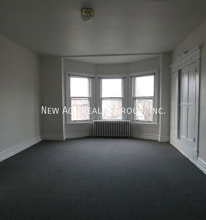 1st image of 4910 Cedar Ave Floor 3