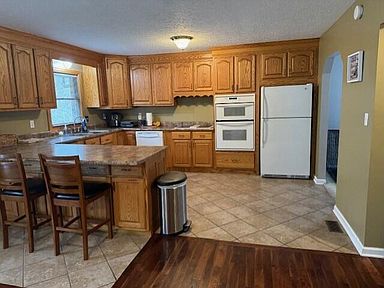 686 Riverside Dr, Prestonsburg, KY 41653 | Zillow