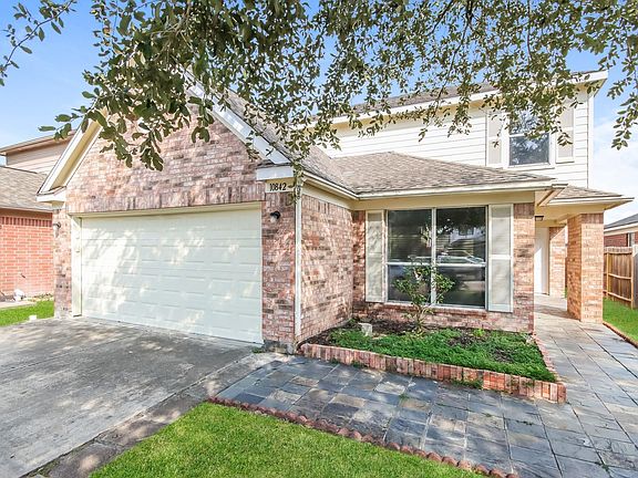 2nd image of 10842 Maple Bough Ln
