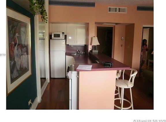 4th image of 26 Diplomat Pkwy #2345