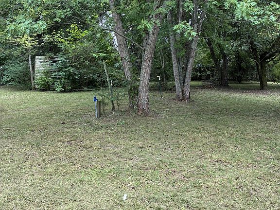 3rd image of 141 Hollow Springs Rd
