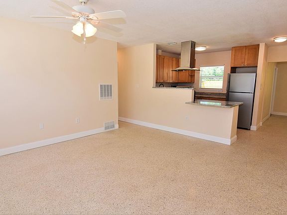 4th image of 2863 Bentley St Unit 22