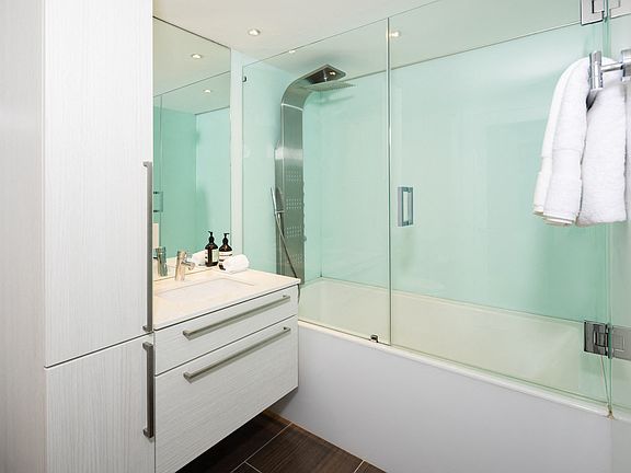 Goldtex 1 Bedroom Bathroom