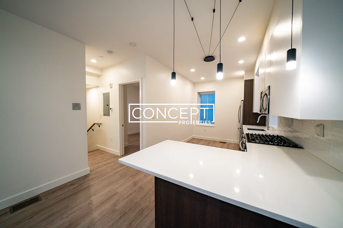 Building Photo - 1470A Tremont St #105