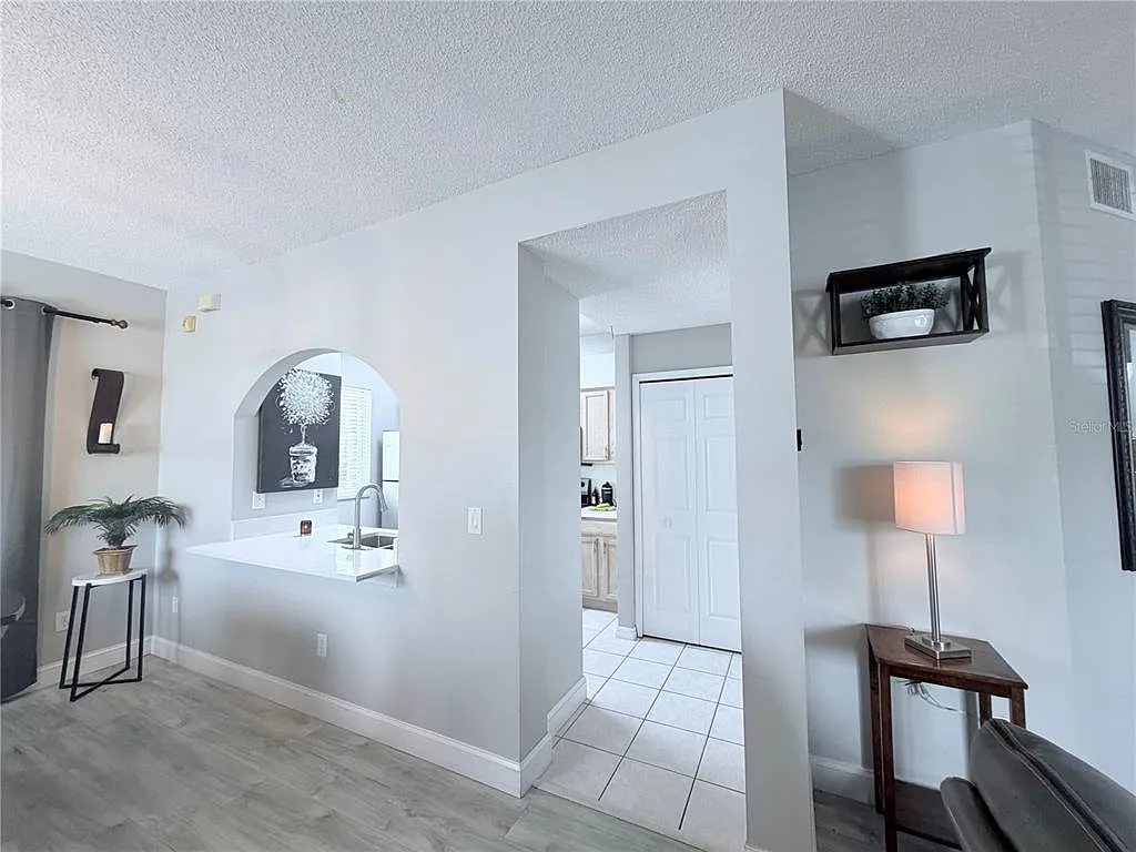 3 bed, 2.5 bath, 1364 sqft, $2,150 — Photo 3