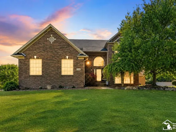 27012 Mary Ct, Flat Rock, MI 48134