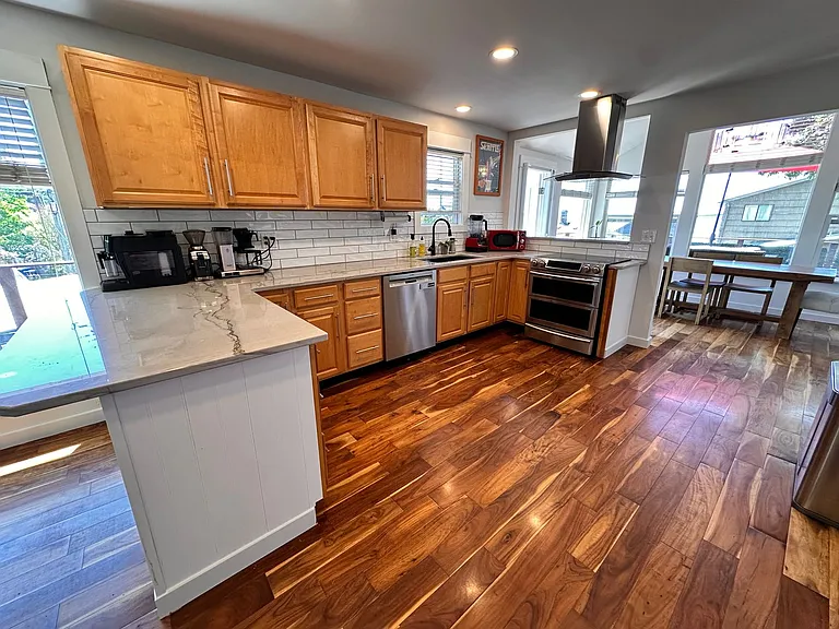 5301 SW Shore Pl — Photo 4