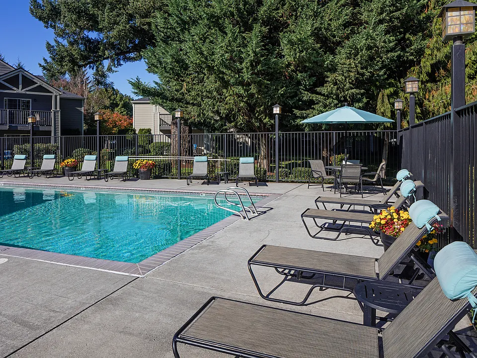 Eight Towncenter apartments community photo