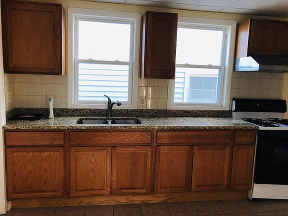 4th image of 243 Atwells Ave #3