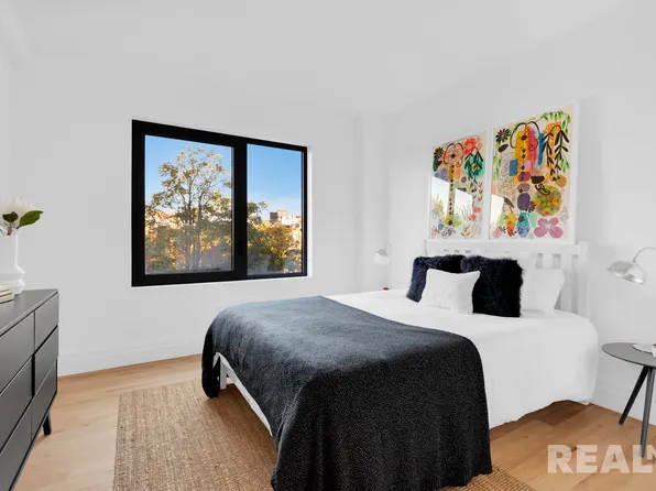 77 Clarkson Avenue image 5 of 11