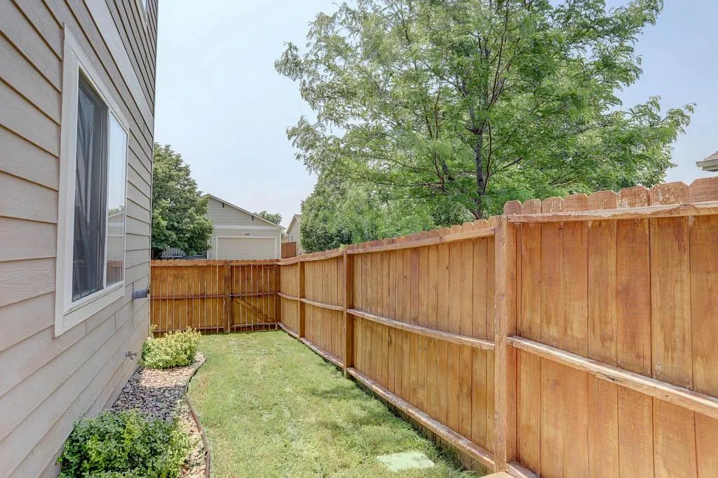 903 Glenwall Dr — Photo 4