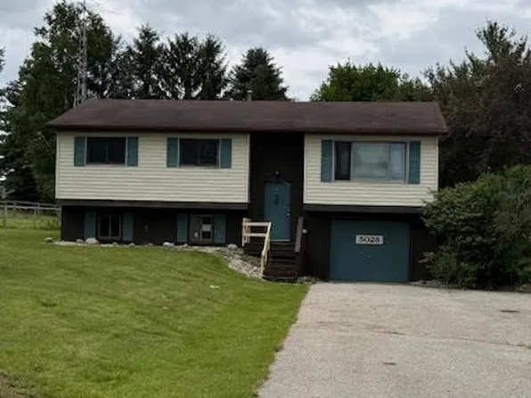 5028 Silverberry Dr, Mount Pleasant, MI 48858