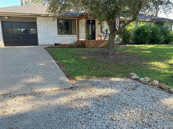5th image of 708 E Grand Ave