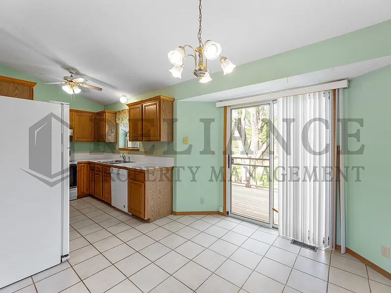 8502 W Westlawn Cir — Photo 11