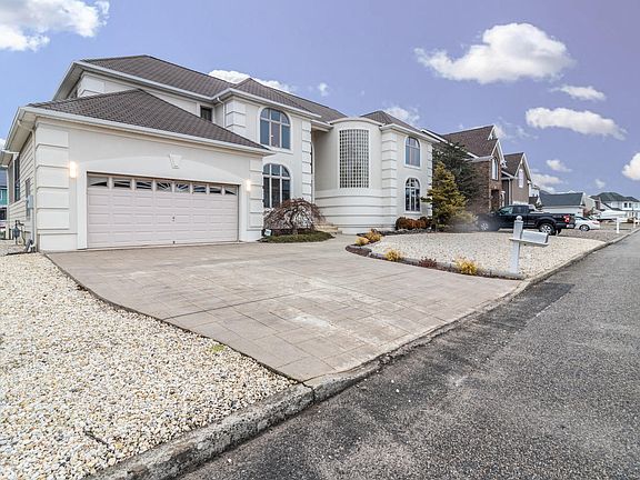2nd image of 819 Ensign Dr