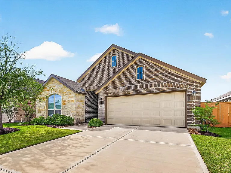 22215 Scarlino Dr — Photo 2