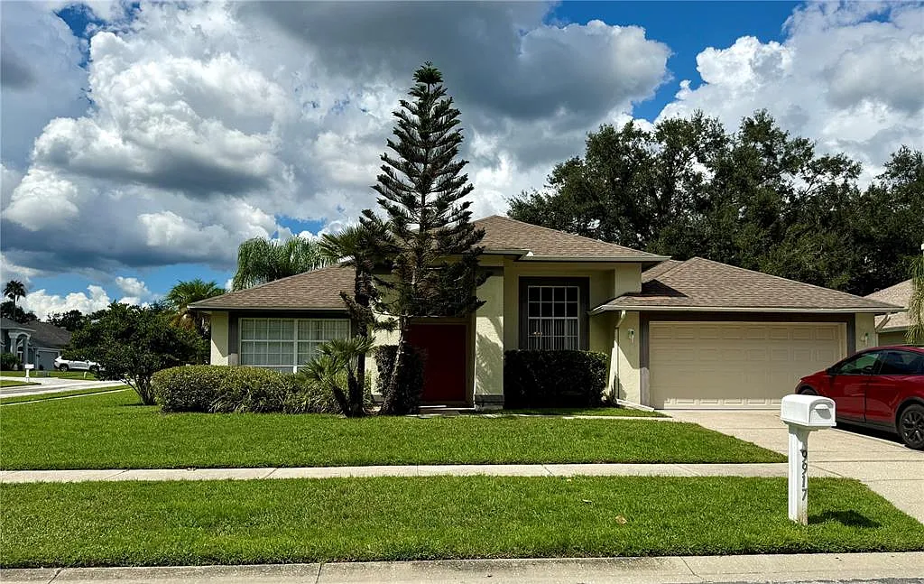 4 bed, 2.0 bath, 2067 sqft, $2,500 — Photo 2