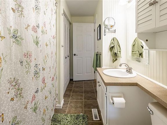 4th image of 8212 Renfrew Dr