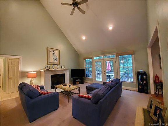 3rd image of 102 Arrowood Ln