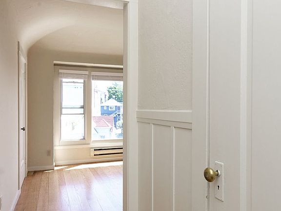 3rd image of 189 Vernon Ter APT 17