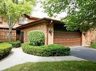 950 Brown Deer Dr, Westmont, IL