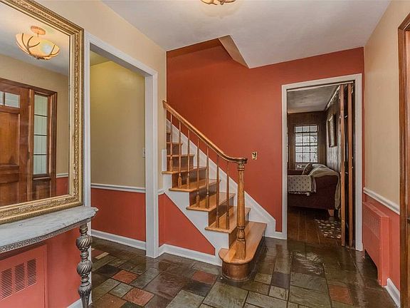 2nd image of 25 Oakwood Dr
