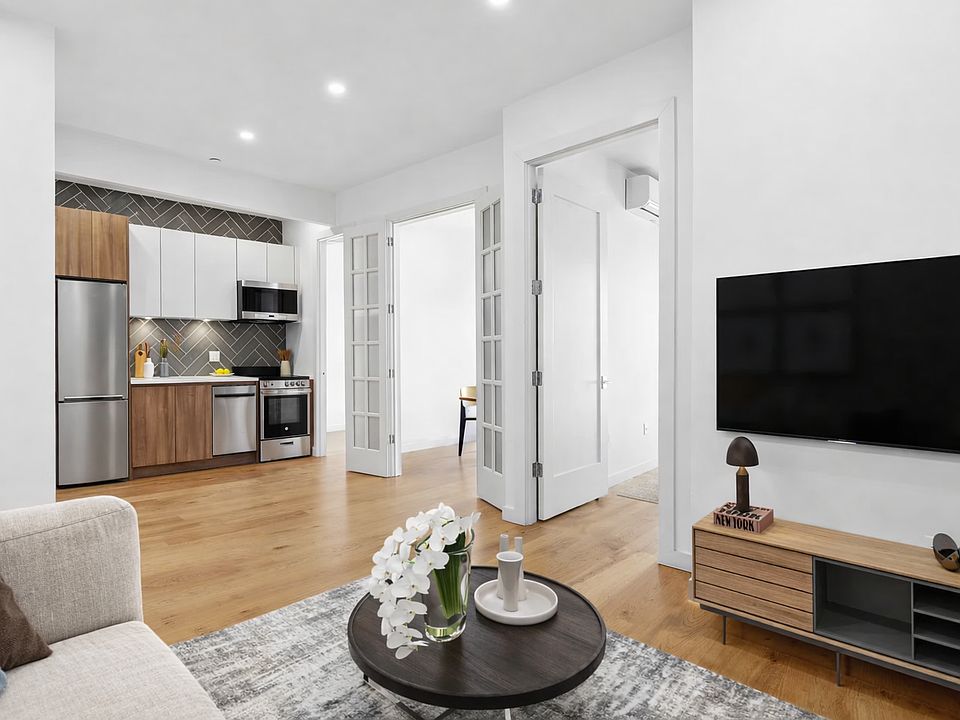 1st image of 138 Schaefer St Floor 3