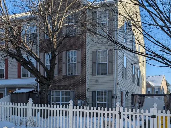 1806 Watch House Cir N, Severn, MD 21144