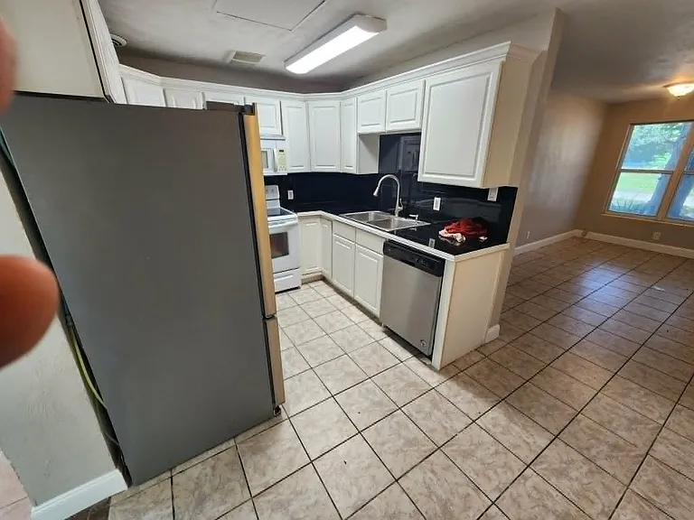1216 Deneece Ter — Photo 5