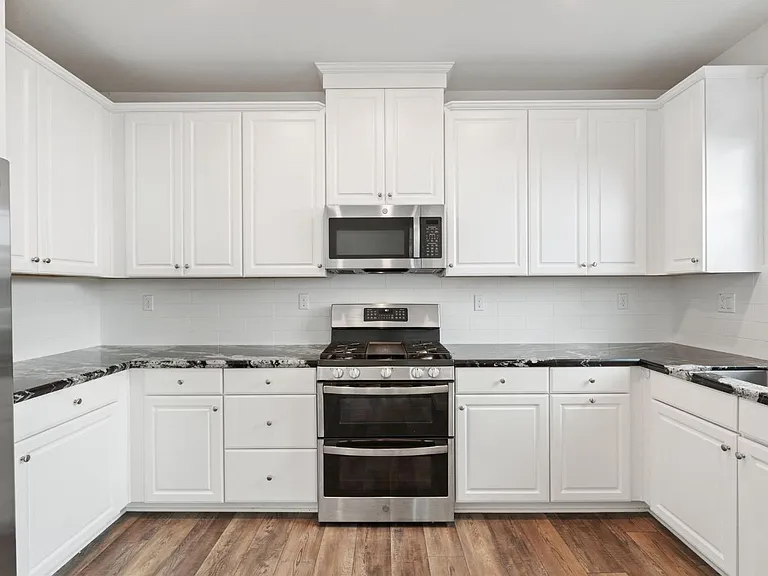 6104 Campus Pkwy — Photo 4