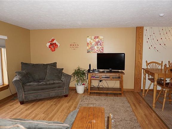 3rd image of 576 Linden Dr
