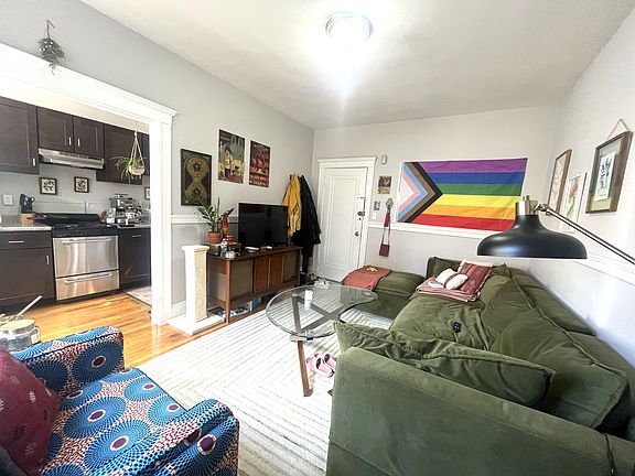 5th image of 37 Woodstock Ave #3