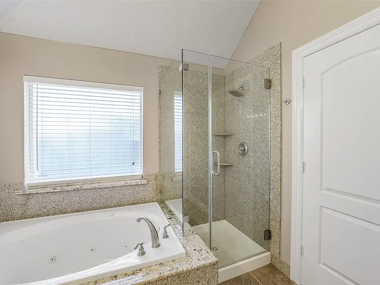 13715 Cypresswood Crossing Blvd — Photo 35
