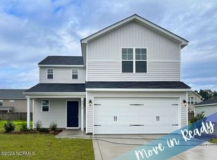 4013 Racking Horse Rd, Hope Mills, NC 28348