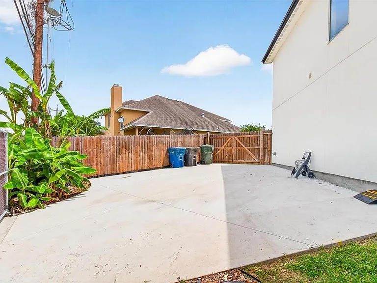 8417 Macarena Dr — Photo 36