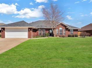 1809 Hunter Pointe Cir, Altus, OK 73521