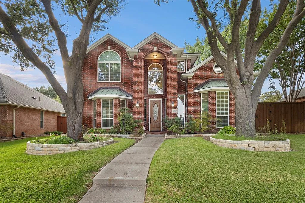 4 bed, 2.5 bath, 2583 sqft, $2,995 — Photo 2