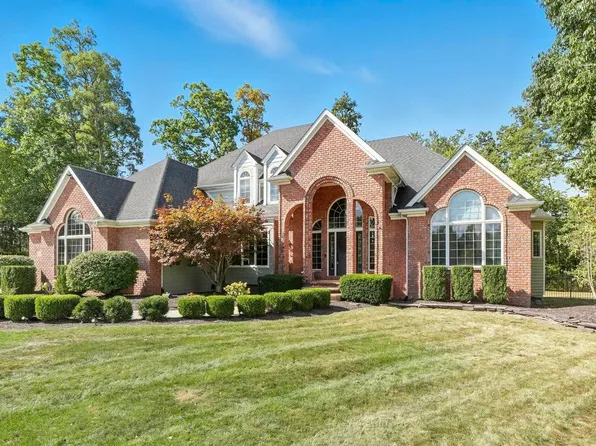 1842 Glenlivet Ct, Fort Wayne, IN 46804