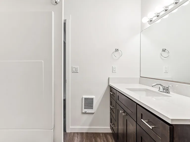 Midland Apartments — Photo 17