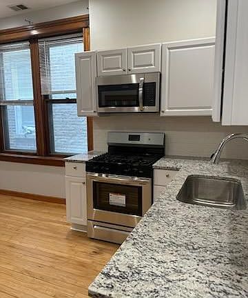 3rd image of 1424 N Maplewood Ave #2F