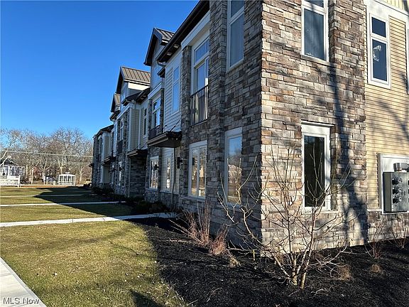 4th image of 3218 Van Aken Blvd