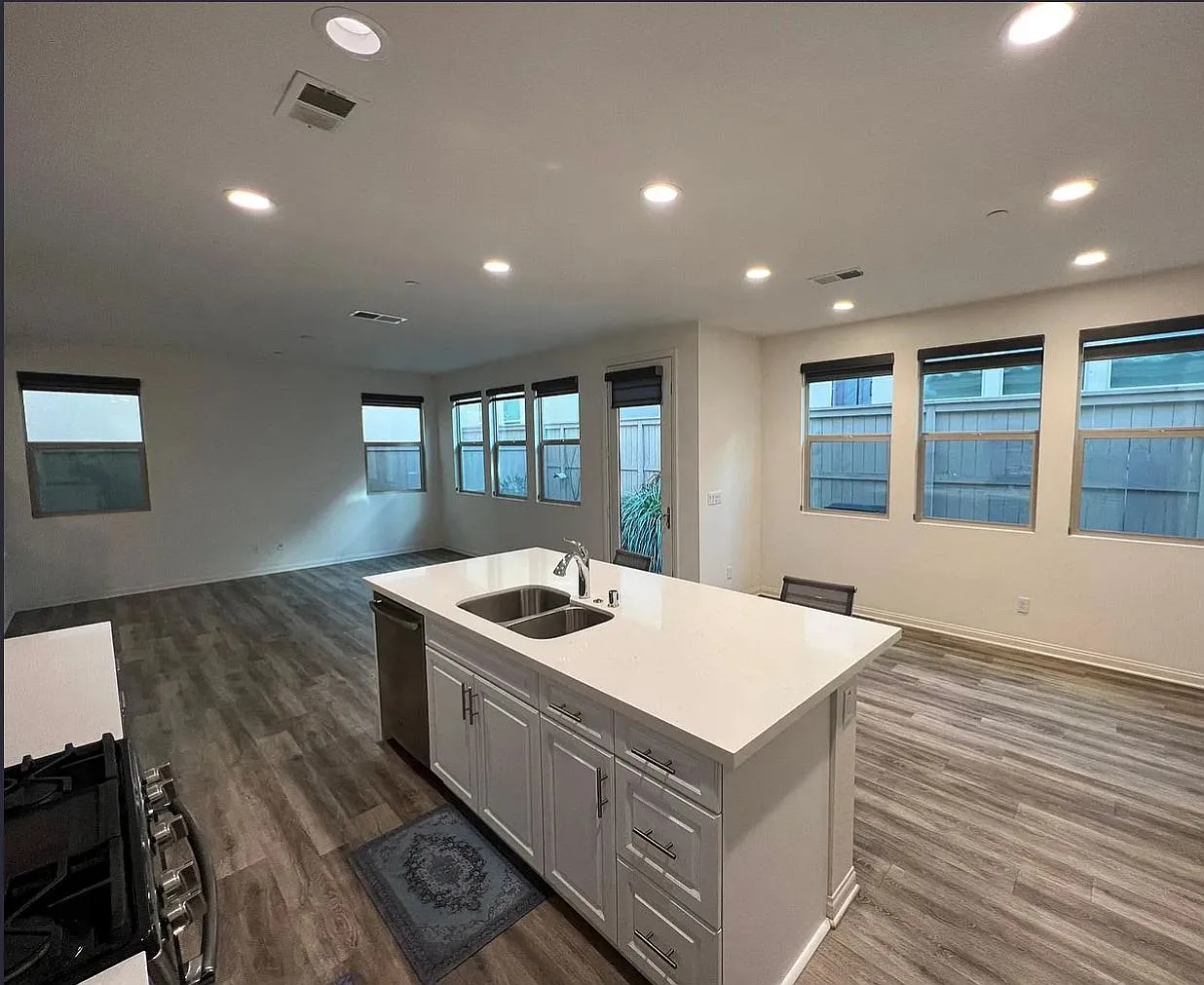 3 bed, 1665 sqft, $3,850 — Photo 2