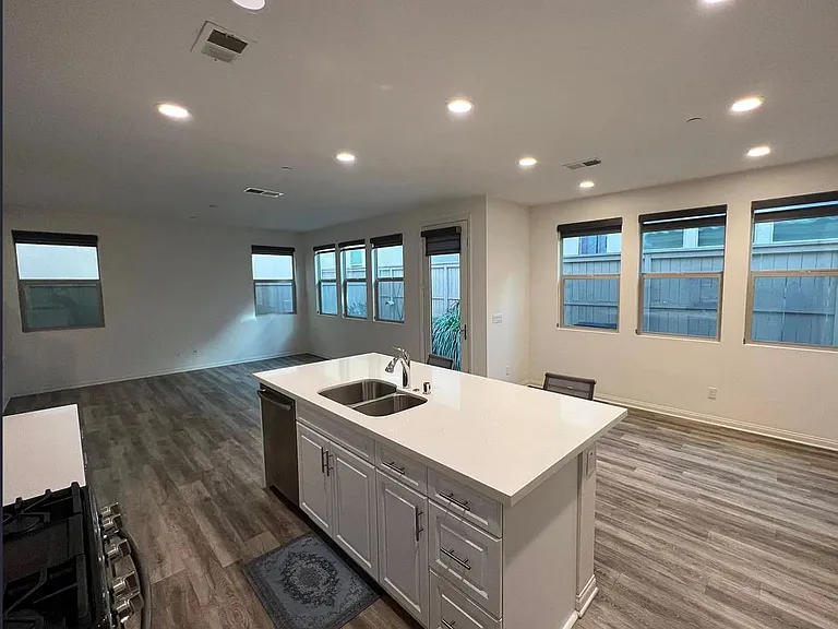 1041 Sea Glass Way — Photo 2