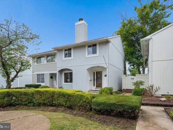 18527 Eagles Roost Dr, Germantown, MD 20874
