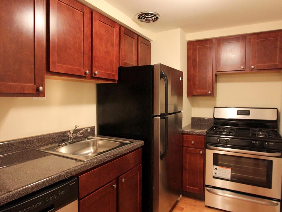1st image of 445 W Barry Ave #000