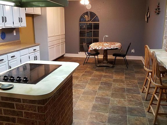 5th image of 105 W Greenhill Cir