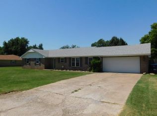 613 Meadow Ln, Tuttle, OK 73089