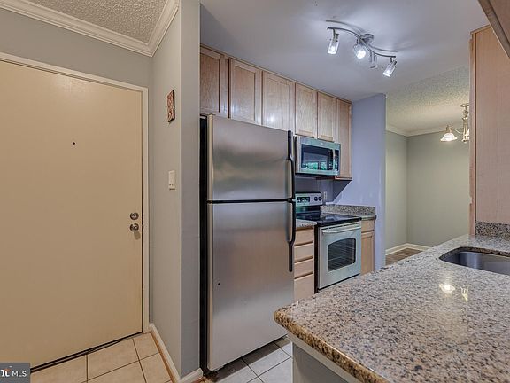 5th image of 15536 Horseshoe Ln #536