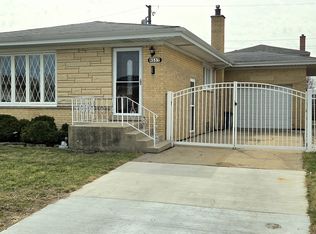8517 W Carmen Ave, Chicago, IL 60656